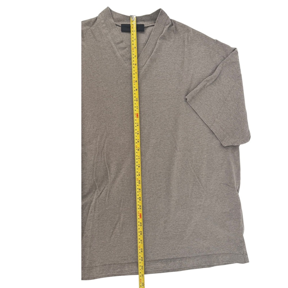 Fear of God Essentials Mens V-Neck Oversized T-Shirt Taupe Tan Logo Large - Picture 11 of 11
